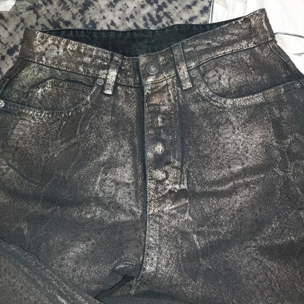 WE THE FREE CRVY Jeans Cropped Metallic Snakeskin Coated Black Gold NWOT… - Picture 9 of 10
